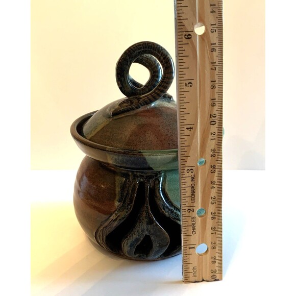 Mudworks USA Pottery Ceramic Jar Cannister Garlic Storage Curly Circle Lid Vents - Picture 11 of 11